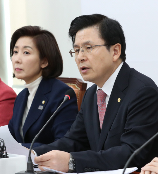 황교안 한국당 대표가 지난 14일 국회에서 열린 최고위원회의에서 발언하고 있다. 연합뉴스